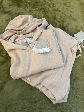 NWT Barefoot Dreams lounge set